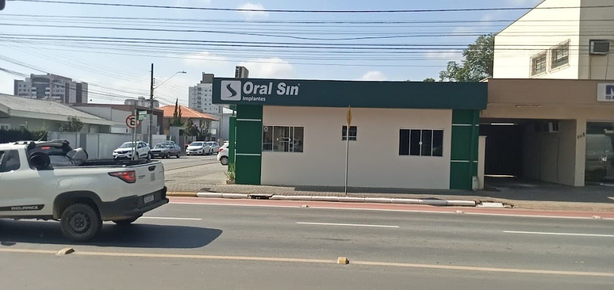 Fachada da clínica odontológica com boa visibilidade.